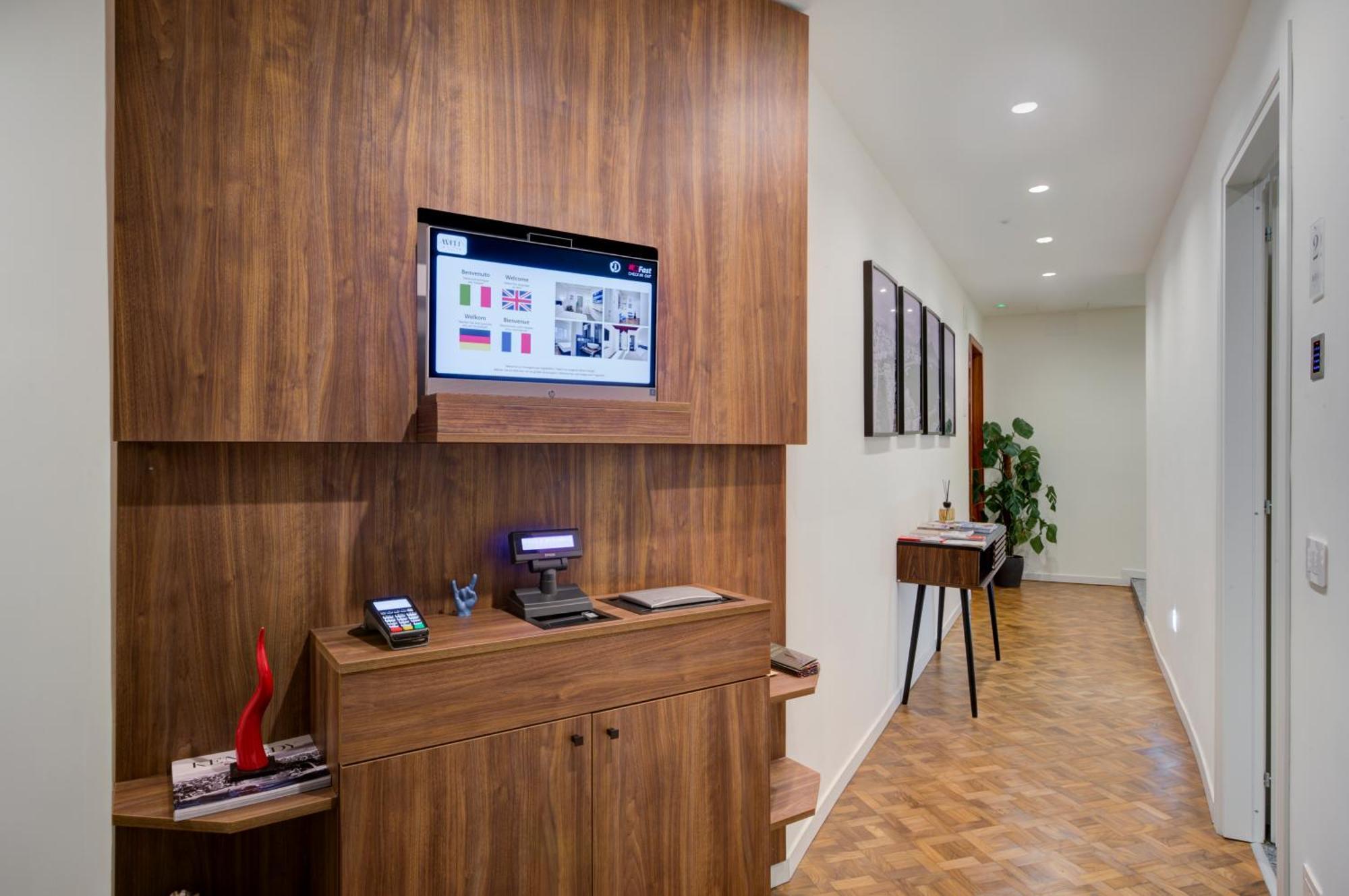 Well Suites - Piazza Dei Martiri Napoli Ngoại thất bức ảnh