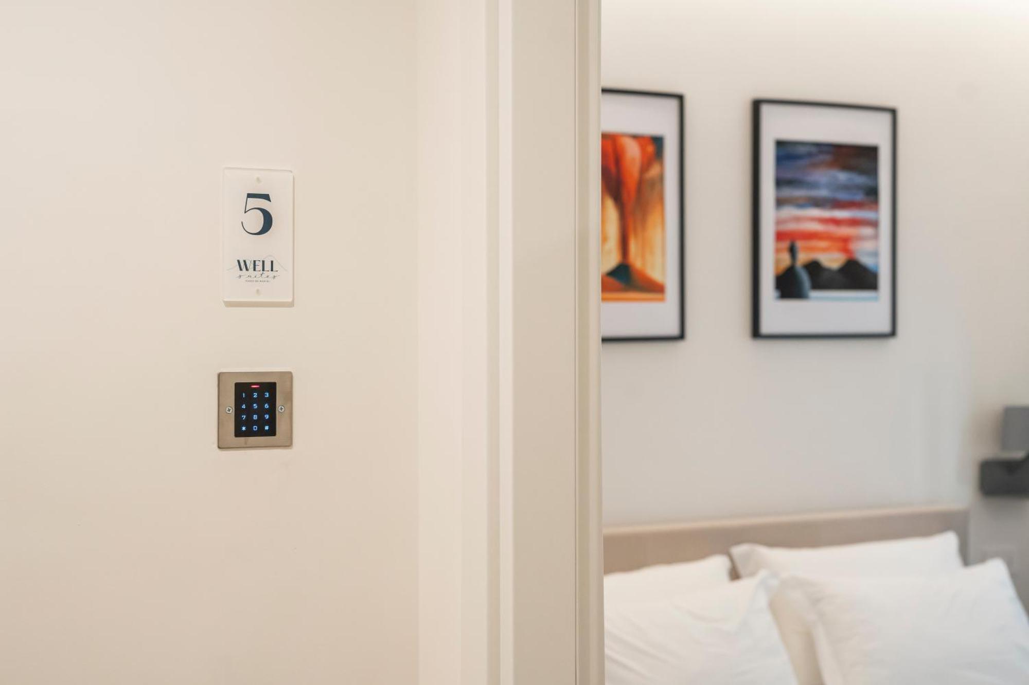 Well Suites - Piazza Dei Martiri Napoli Ngoại thất bức ảnh