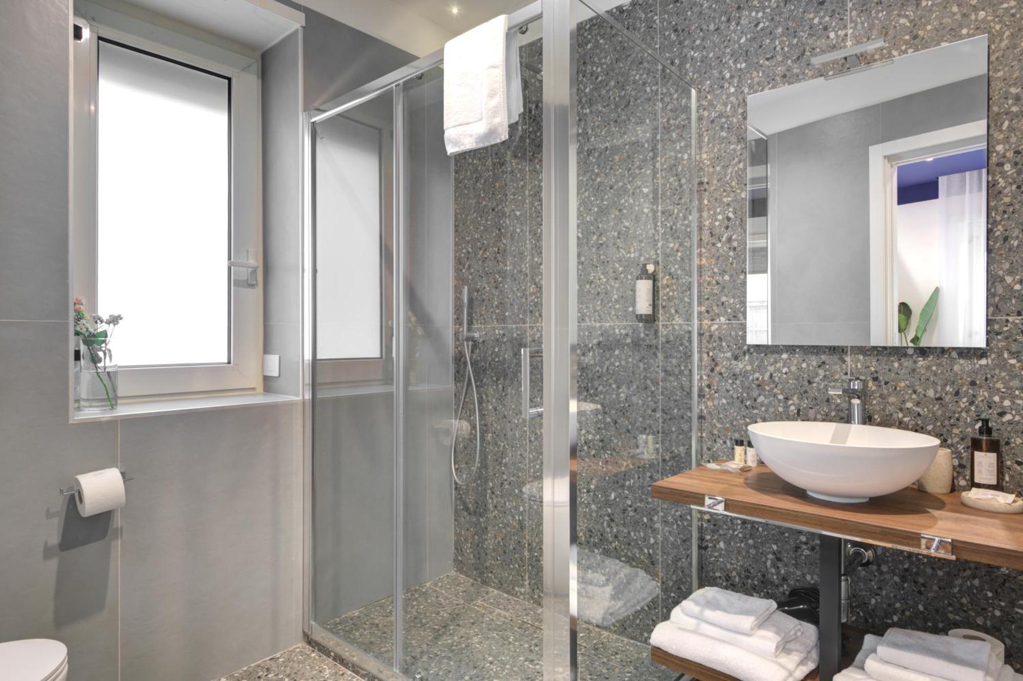 Well Suites - Piazza Dei Martiri Napoli Ngoại thất bức ảnh