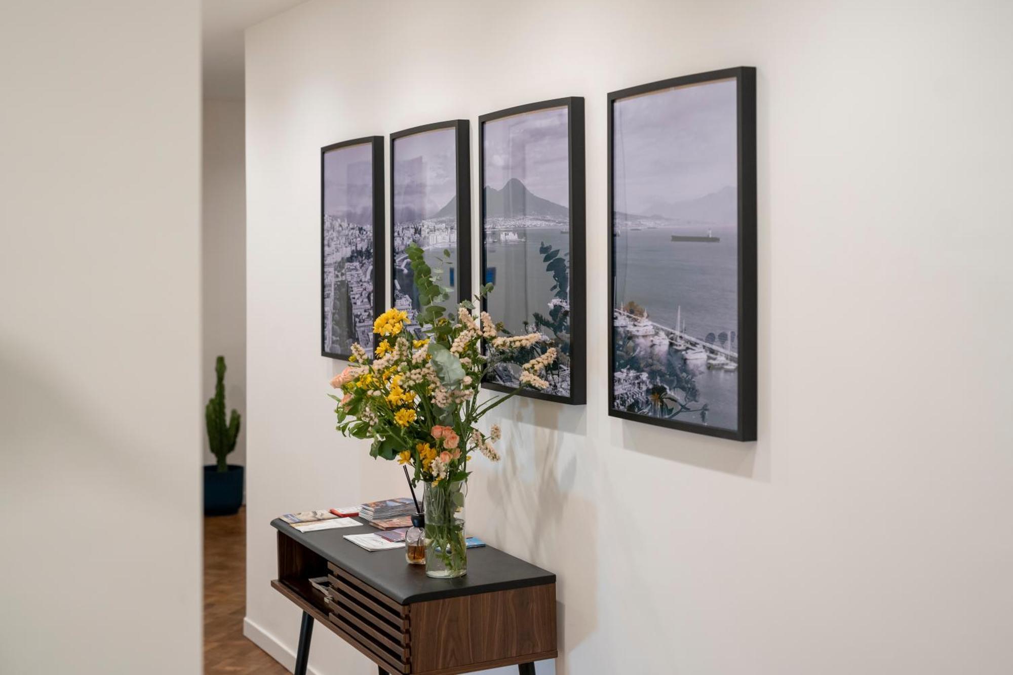 Well Suites - Piazza Dei Martiri Napoli Ngoại thất bức ảnh