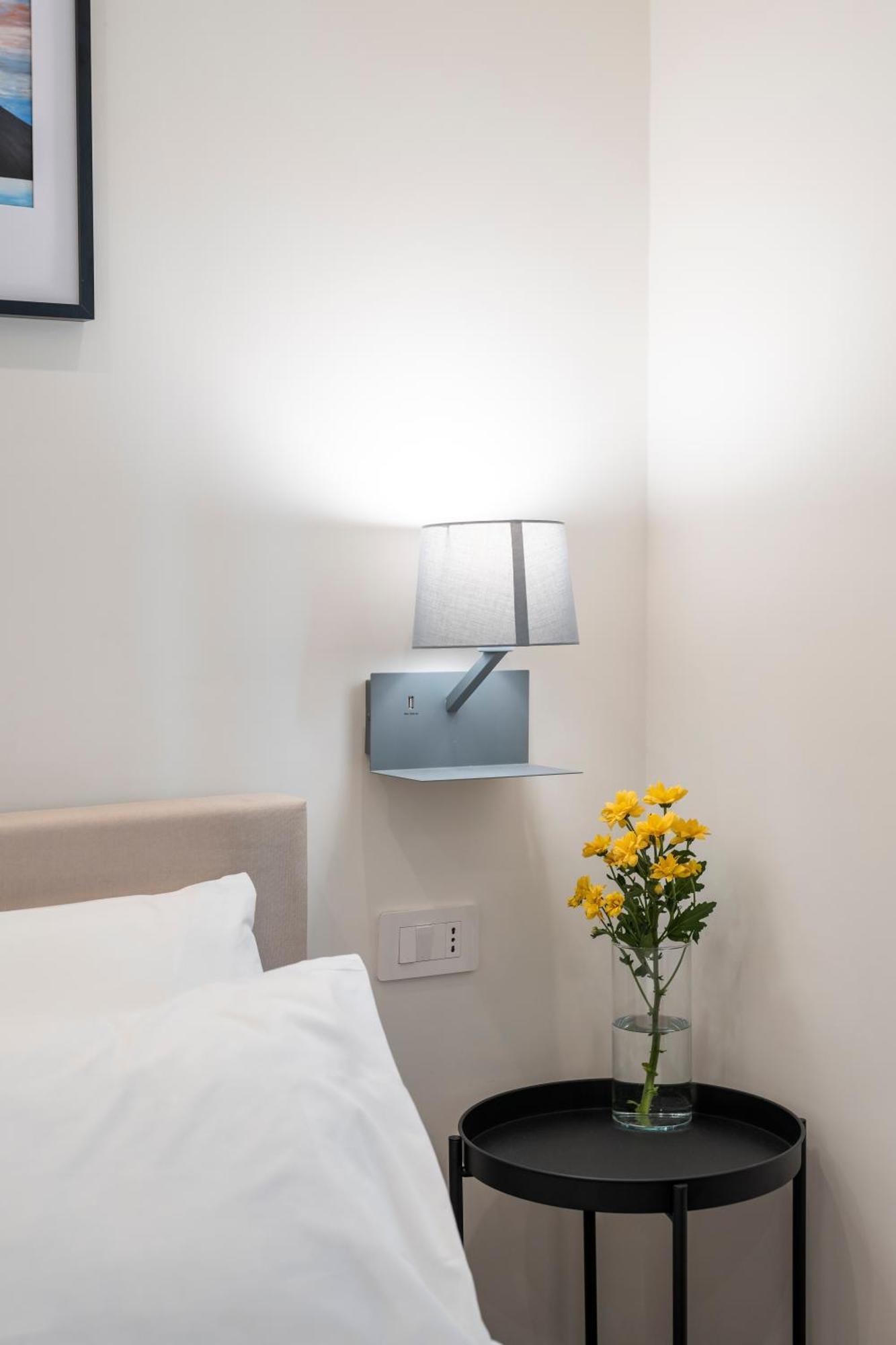 Well Suites - Piazza Dei Martiri Napoli Ngoại thất bức ảnh