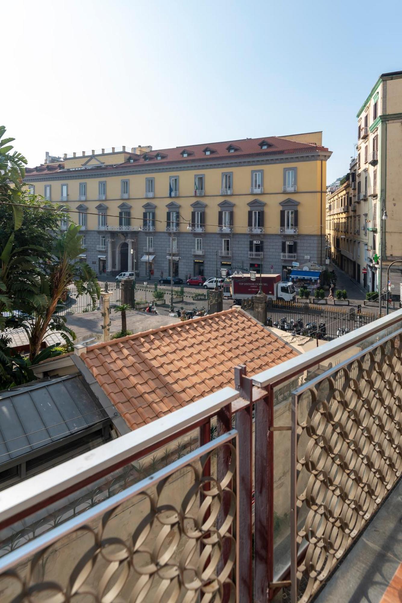 Well Suites - Piazza Dei Martiri Napoli Ngoại thất bức ảnh